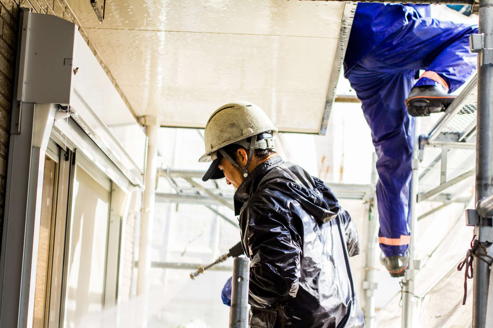プロの職人が塗装工事をはじめ幅広いサービスを姫路で実施